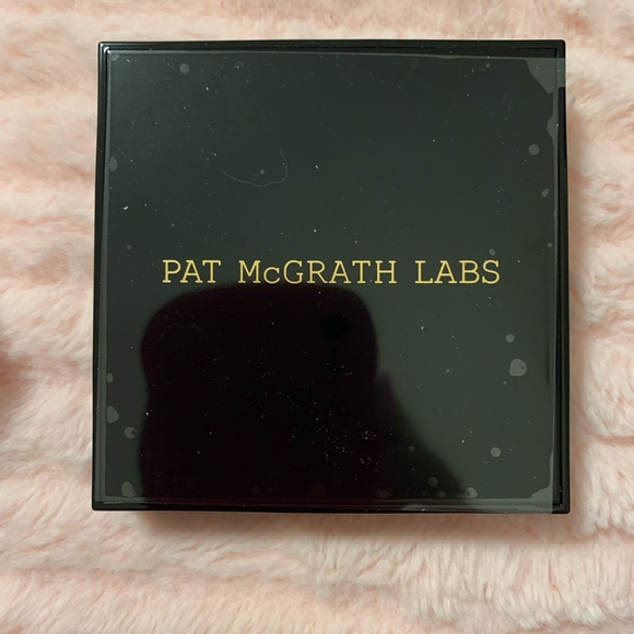 Pat McGrath Divine Rose Luxe Eyeshadow Palette - Picture 2 of 2